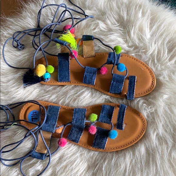 Shoes - Picture 2 of 4